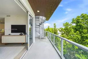545 SW 11th St, Miami, FL 33129 - Photo 13
