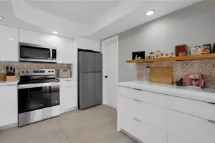 8186 NW 98th Ln, Hialeah Gardens, FL 33016 - Photo 17