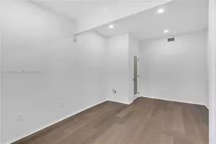 1600 Michigan Ave, Miami Beach, FL 33139 - Photo 11