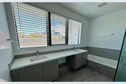 722 NE 15th Ave #2, Fort Lauderdale, FL 33304 - Photo 9