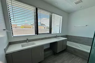722 NE 15th Ave, Fort Lauderdale, FL 33304 - Photo 9