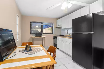 410 East Dr #2, North Miami Beach, FL 33162 - Photo 15