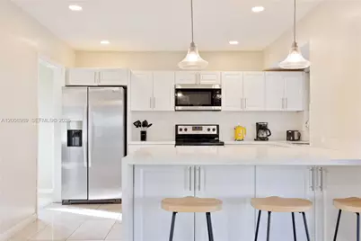 609 S Crescent Dr, Hollywood, FL 33021 - Photo 9