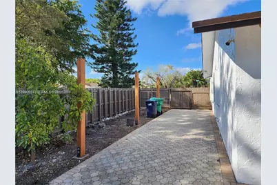 9825 SW 132nd Ct, Miami, FL 33186 - Photo 13