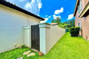 280 SW 167th Ave, Pembroke Pines, FL 33027 - Photo 5