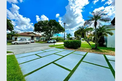 280 SW 167th Ave, Pembroke Pines, FL 33027 - Photo 11