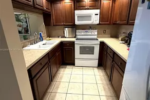 12800 SW 7th Ct, Pembroke Pines, FL 33027 - Photo 7