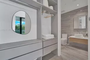 8701 Collins Ave, Miami Beach, FL 33154 - Photo 29