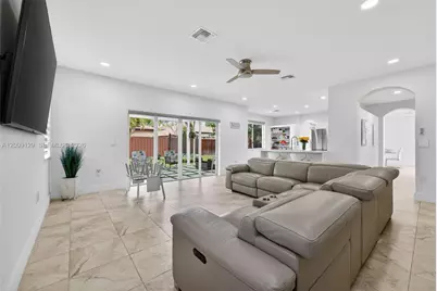 1033 NE 35th Ave, Homestead, FL 33033 - Photo 13