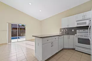 704 SE 14th Pl, Homestead, FL 33033 - Photo 9