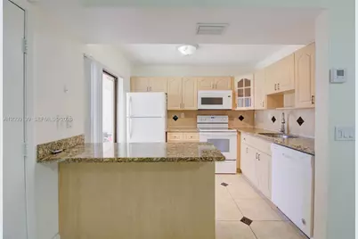 20160 NE 3rd Ct #3, Miami, FL 33179 - Photo 5