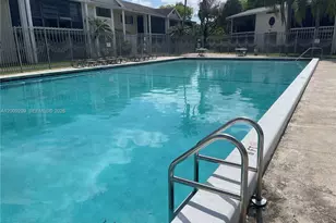 819 NE 199th St, Miami, FL 33179 - Photo 29