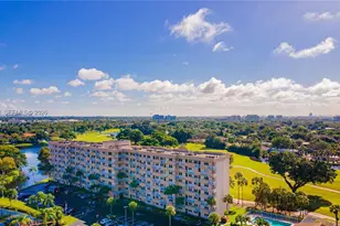 250 Jacaranda Dr, Plantation, FL 33324 - Photo 1