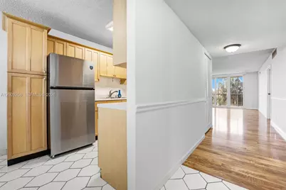 250 Jacaranda Dr #508, Plantation, FL 33324 - Photo 5
