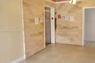 8425 NW 8th St, Miami, FL 33126 - Photo 17