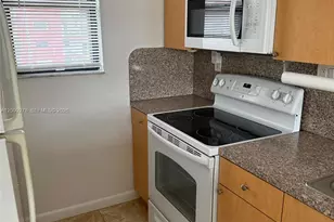 8425 NW 8th St, Miami, FL 33126 - Photo 9