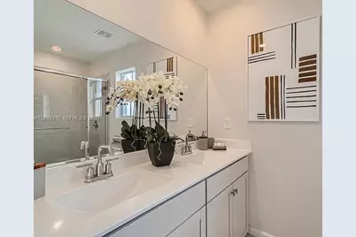 1676 SE 8th Ave, Homestead, FL 33034 - Photo 5
