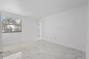 10010 NW 9th St Cir, Miami, FL 33172 - Photo 17