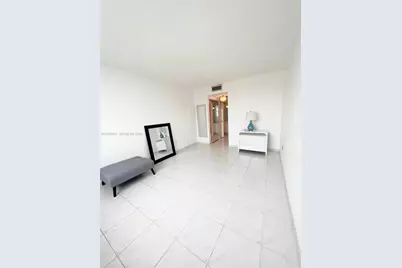 300 Bayview Dr #915, Sunny Isles Beach, FL 33160 - Photo 5