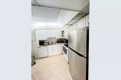 300 Bayview Dr #915, Sunny Isles Beach, FL 33160 - Photo 5