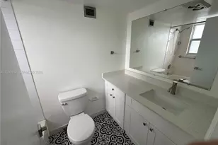 6039 Collins Ave, Miami Beach, FL 33140 - Photo 13