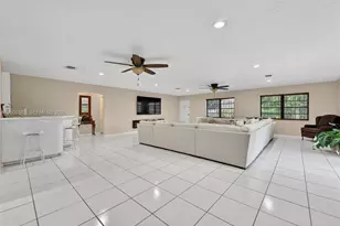 2450 NW 108th St, Miami, FL 33167 - Photo 21