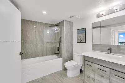 1800 N Bayshore Dr #4208, Miami, FL 33132 - Photo 5
