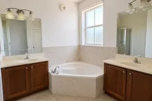 11028 NW 87th Ln, Doral, FL 33178 - Photo 15