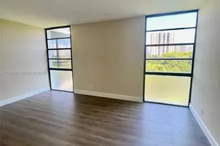 20400 W Country Club Dr, Aventura, FL 33180 - Photo 9
