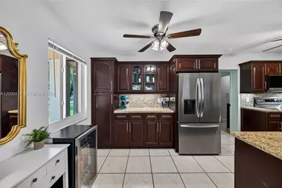 211 S 57th Way, Hollywood, FL 33023 - Photo 5