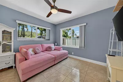 211 S 57th Way, Hollywood, FL 33023 - Photo 19