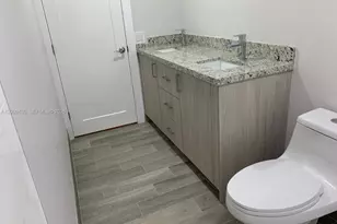 8425 NW 8th St, Miami, FL 33126 - Photo 9