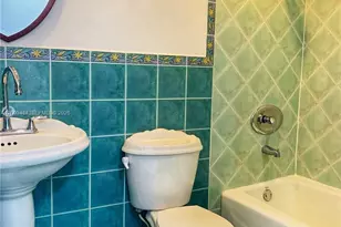 1325 W 68th St, Hialeah, FL 33014 - Photo 13