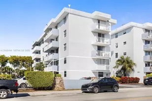 1801 S Treasure Dr, North Bay Village, FL 33141 - Photo 23
