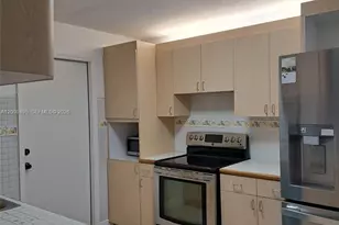 8541 NW 7th St, Miami, FL 33126 - Photo 5
