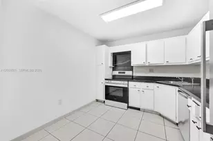 2780 NE 183rd St, Aventura, FL 33160 - Photo 25