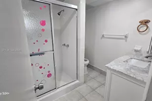 10090 NW 80th Ct, Hialeah Gardens, FL 33016 - Photo 19