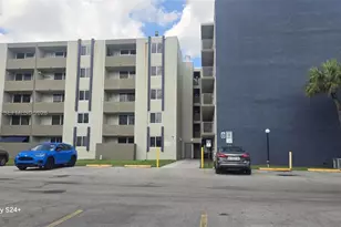 10090 NW 80th Ct, Hialeah Gardens, FL 33016 - Photo 3