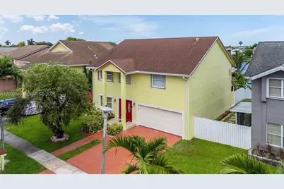 1001 SW 100th Ter, Pembroke Pines, FL 33025 - Photo 5