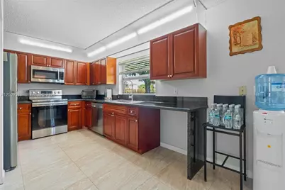 1001 SW 100th Ter, Pembroke Pines, FL 33025 - Photo 15