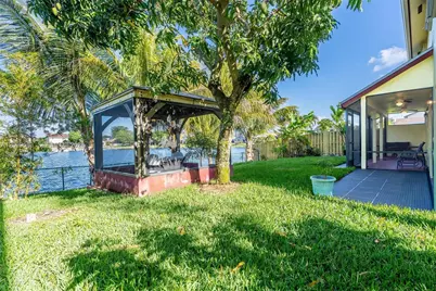 1001 SW 100th Ter, Pembroke Pines, FL 33025 - Photo 41