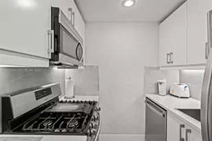 915 Jefferson Ave, Miami Beach, FL 33139 - Photo 9