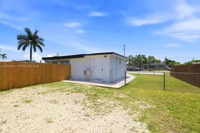 18711 SW 308th St, Homestead, FL 33030 - Photo 15