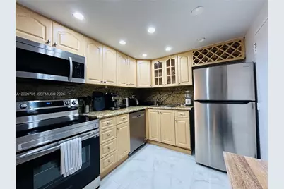 6039 Collins Ave #1507, Miami Beach, FL 33140 - Photo 9
