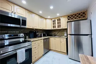 6039 Collins Ave, Miami Beach, FL 33140 - Photo 9