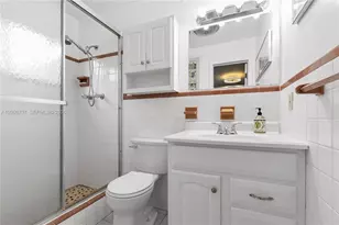 906 NE 5th St, Hallandale Beach, FL 33009 - Photo 25