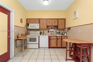 906 NE 5th St, Hallandale Beach, FL 33009 - Photo 21