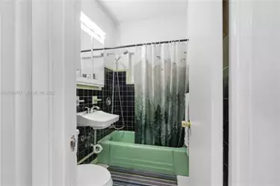 906 NE 5th St, Hallandale Beach, FL 33009 - Photo 17