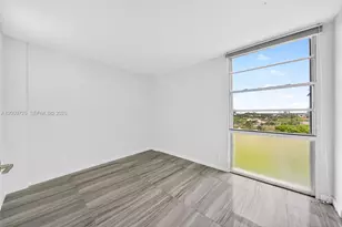 3401 N Country Club Dr, Aventura, FL 33180 - Photo 13