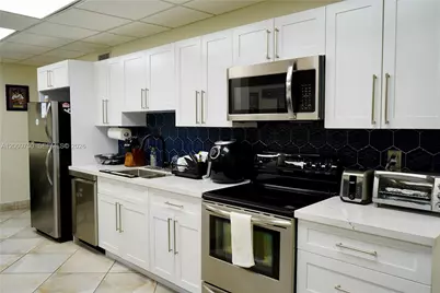 150 Westward Dr #2, Miami Springs, FL 33166 - Photo 5